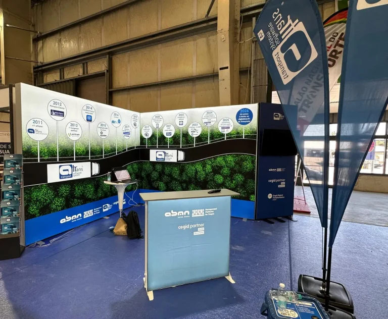 Portfolio Standsys Portugal - Personalização - Balcão Painel publicitário - aluguer e venda - stand caixa de luz